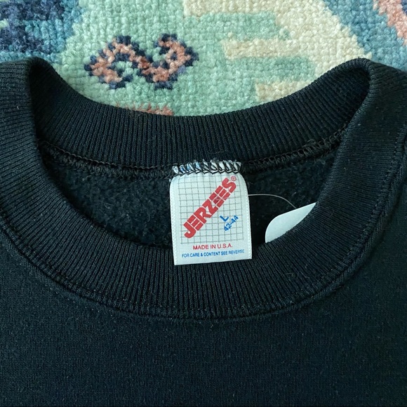 Vintage 90s wolf howling graphic black crewneck sweater - Picture 2 of 3